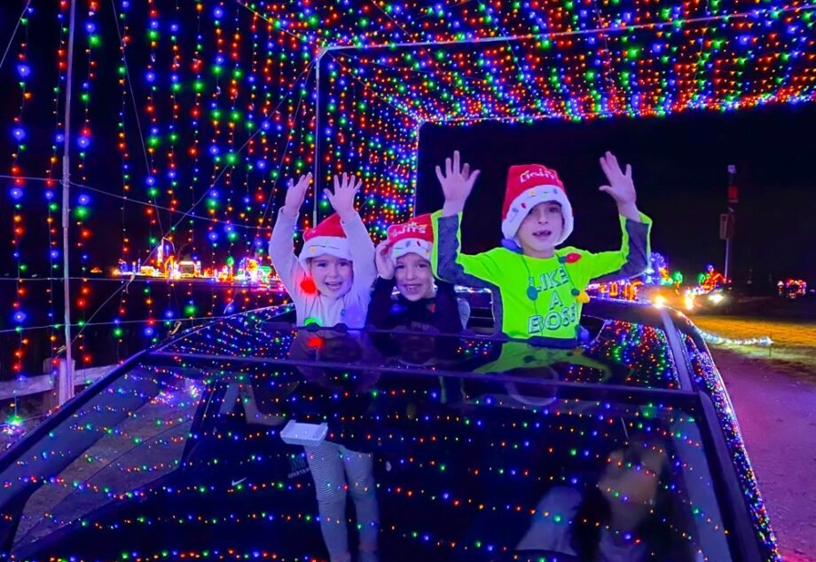 Best Holiday Lights Drive-Thrus and Christmas Light Shows in CT